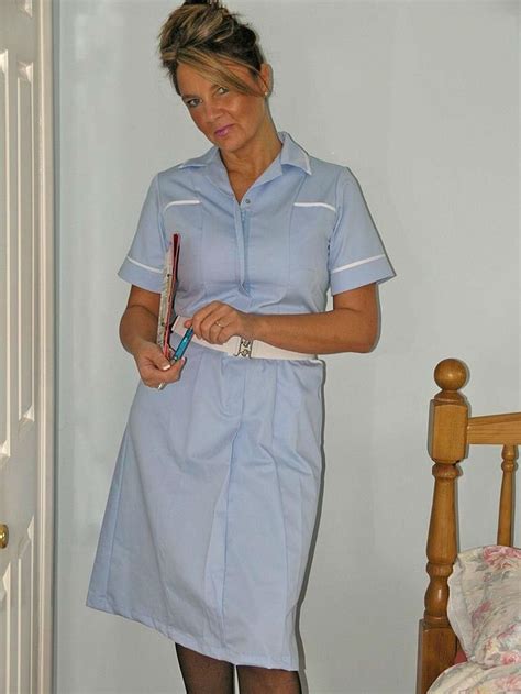 Mature nurse Solange's superb ass on hidden cam .